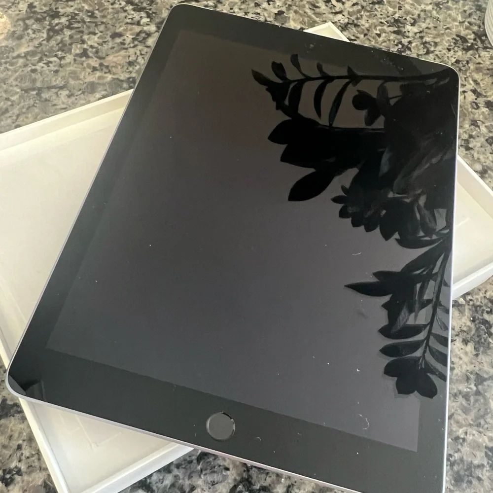 iPad 6th Generation, 32GB in excellent condition. This iPad features a 9.7-inch